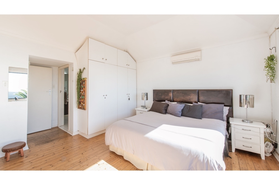 5 Bedroom Property for Sale in Green Point Western Cape